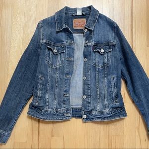 Levi’s Classic Denim Jean Jacket
